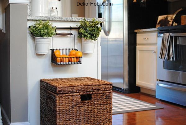 kitchen-with-decorative-mail-baskets-for-hiding-clutter
