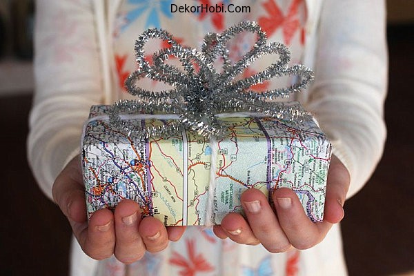 Map-wrapped-Christmas-gift