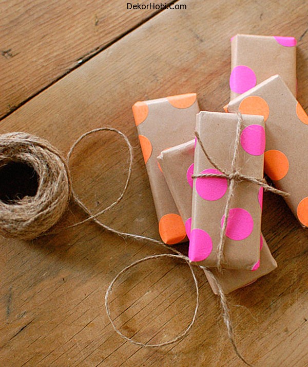 Neon-dot-gift-wrap
