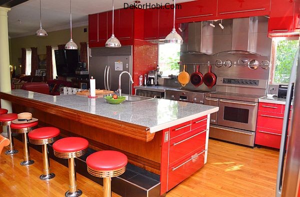 Brilliant-red-kitchen-with-midcentury-styling