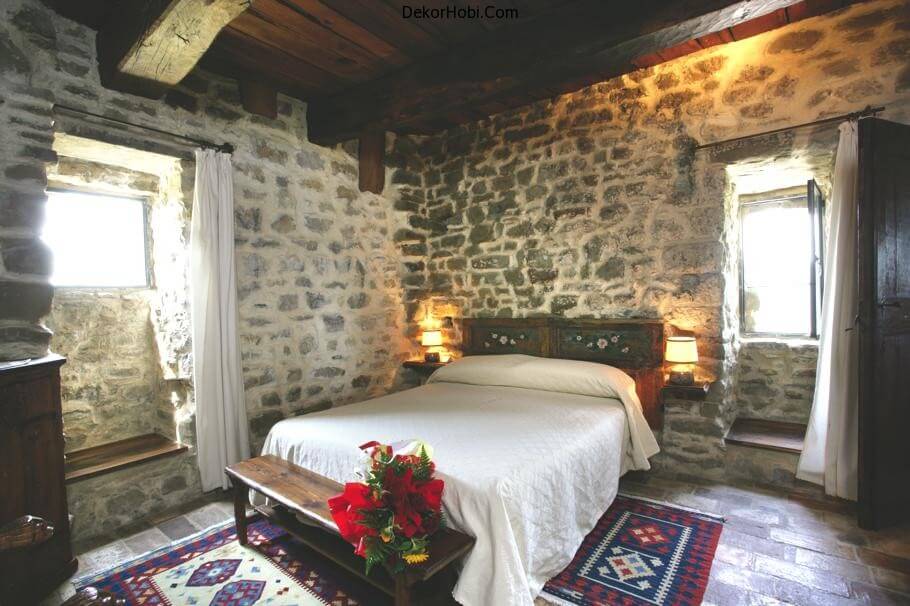 Sevgililer Günü İçin İtalya’da Ortaçağ Hamlet Renatos Kule