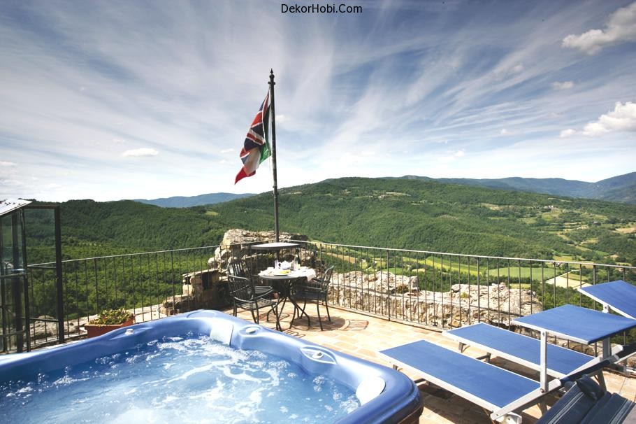 luxury-villa-tuscany-italy-jacuzzi