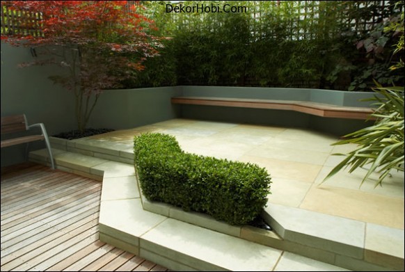 modern-patio-fenced-garden