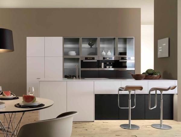 Minimalist-modern-kitchen-with-glass-cabinets