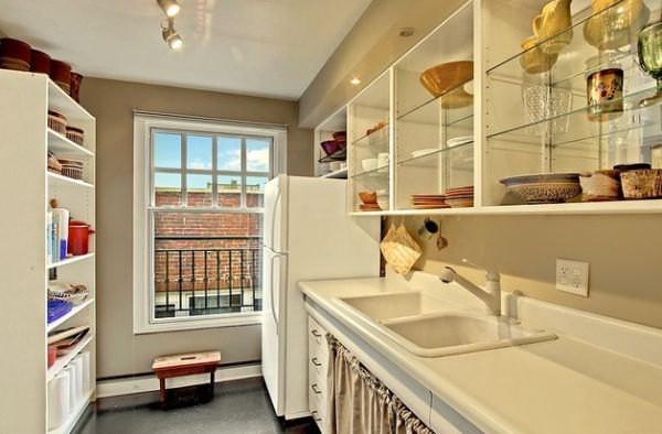 Smart-glass-cabinets-perfect-for-a-compact-kitchen