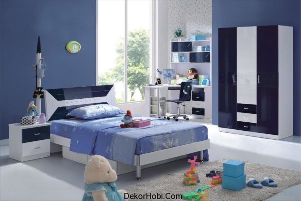 Black-and-white-also-seem-to-blend-with-blue-seamlessly