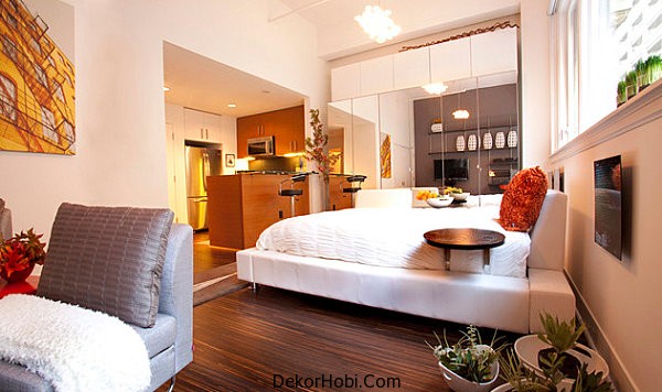Mirrored-closet-doors-in-a-compact-bedroom