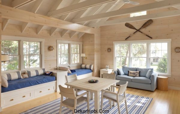 Nautical-themed-family-room-with-daft-daybeds