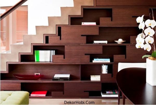 understairs-bookshelf