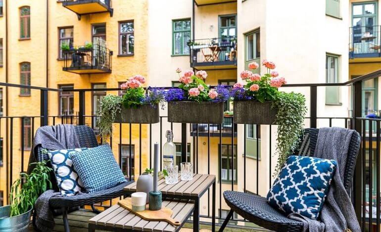 Bütçe Dostu Balkon Dekorasyonu: Küçük Balkonlar İçin Büyük Fikirler ve İpuçları